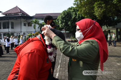 UPNVJ Peringati Sumpah Pemuda, Rektor Beri Penghargaan Mahasiswa Pemenang PON XX Papua dan Peserta Komponen Cadangan