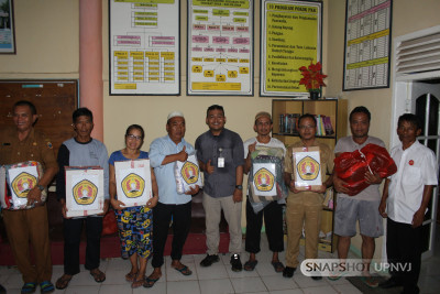 Tim Relawan UPNVJ Berikan Bantuan Logistik Untuk Korban Banjir